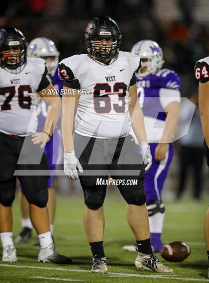 Thumbnail 2 in West vs. Mount Vernon (UIL 3A Area Playoff) photogallery.