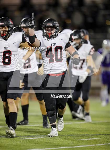 Thumbnail 2 in West vs. Mount Vernon (UIL 3A Area Playoff) photogallery.