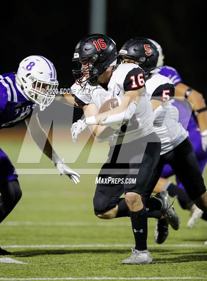 Thumbnail 3 in West vs. Mount Vernon (UIL 3A Area Playoff) photogallery.