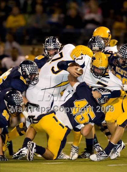Thumbnail 2 in McKinney vs. Highland Park (Texas 4A D1 Bi-District Playoffs) photogallery.