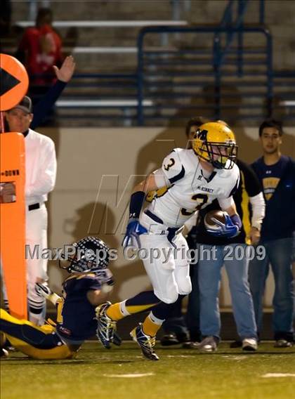 Thumbnail 3 in McKinney vs. Highland Park (Texas 4A D1 Bi-District Playoffs) photogallery.
