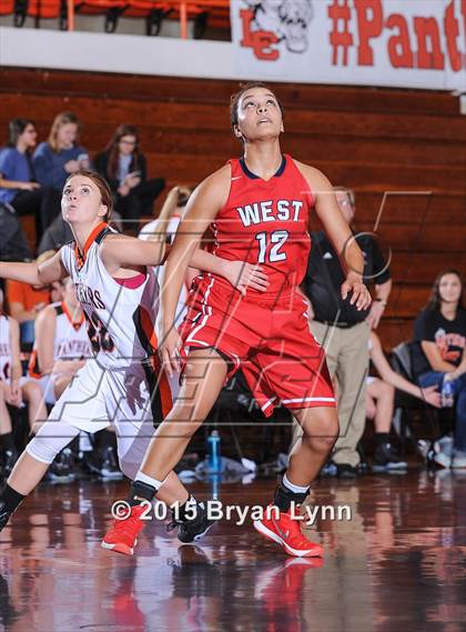 Thumbnail 2 in Lenoir City vs. West photogallery.