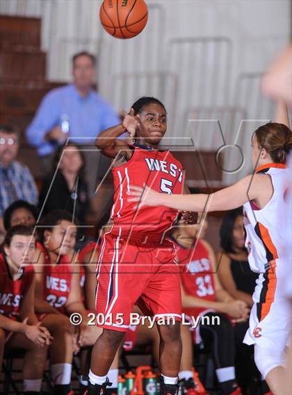 Thumbnail 2 in Lenoir City vs. West photogallery.