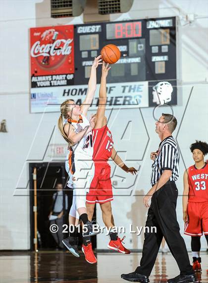 Thumbnail 1 in Lenoir City vs. West photogallery.
