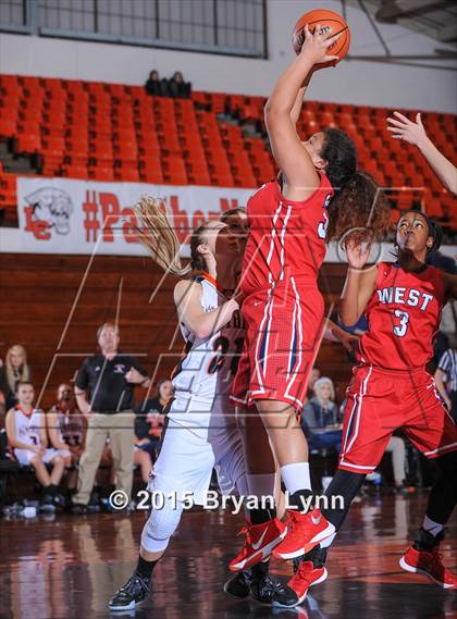 Thumbnail 1 in Lenoir City vs. West photogallery.