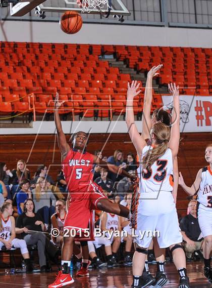 Thumbnail 2 in Lenoir City vs. West photogallery.