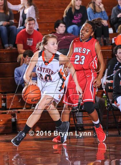 Thumbnail 2 in Lenoir City vs. West photogallery.