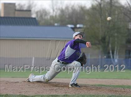 Thumbnail 3 in Iroquois @ Hamburg photogallery.