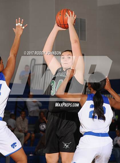 Thumbnail 2 in Cypress Creek vs. Clear Falls (McDonald's Texas Invitational) photogallery.