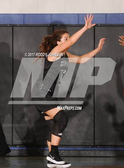 Thumbnail 2 in Cypress Creek vs. Clear Falls (McDonald's Texas Invitational) photogallery.