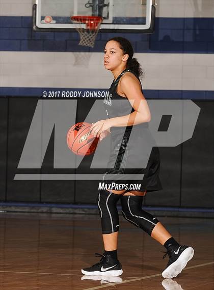 Thumbnail 2 in Cypress Creek vs. Clear Falls (McDonald's Texas Invitational) photogallery.