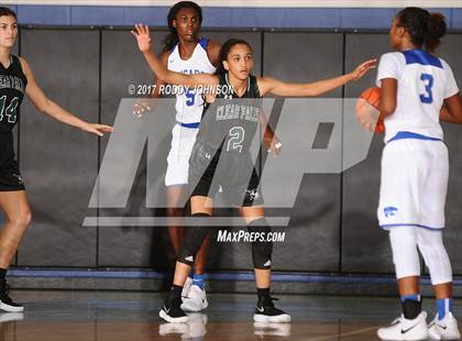 Thumbnail 2 in Cypress Creek vs. Clear Falls (McDonald's Texas Invitational) photogallery.