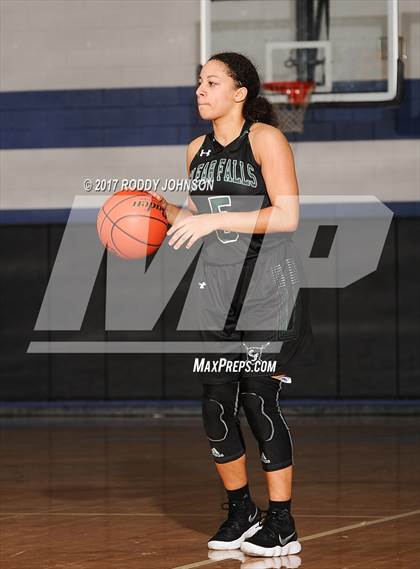 Thumbnail 3 in Cypress Creek vs. Clear Falls (McDonald's Texas Invitational) photogallery.
