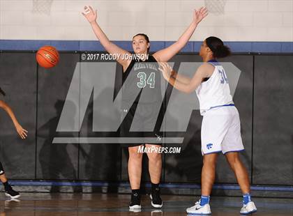 Thumbnail 1 in Cypress Creek vs. Clear Falls (McDonald's Texas Invitational) photogallery.