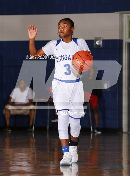 Thumbnail 2 in Cypress Creek vs. Clear Falls (McDonald's Texas Invitational) photogallery.