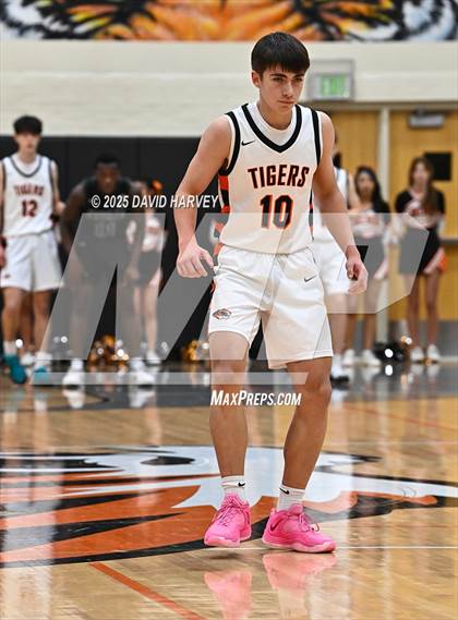 Thumbnail 2 in D'Evelyn @ Lakewood photogallery.