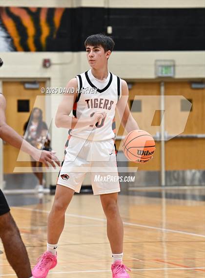 Thumbnail 2 in D'Evelyn @ Lakewood photogallery.