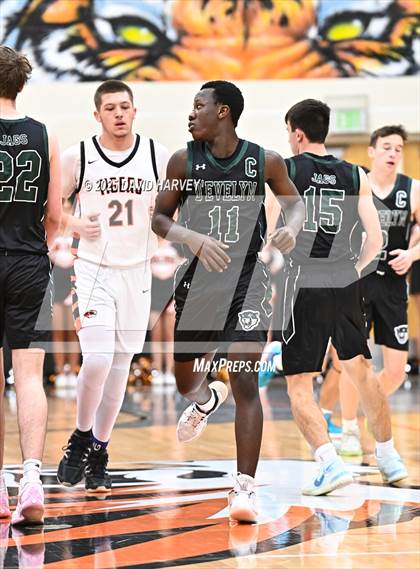 Thumbnail 3 in D'Evelyn @ Lakewood photogallery.