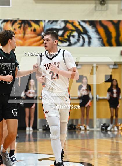 Thumbnail 1 in D'Evelyn @ Lakewood photogallery.