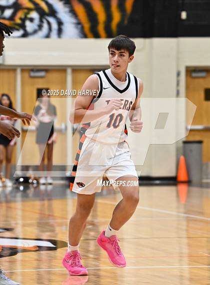 Thumbnail 1 in D'Evelyn @ Lakewood photogallery.