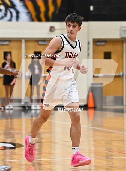 Thumbnail 2 in D'Evelyn @ Lakewood photogallery.