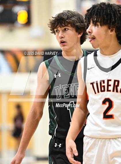 Thumbnail 2 in D'Evelyn @ Lakewood photogallery.