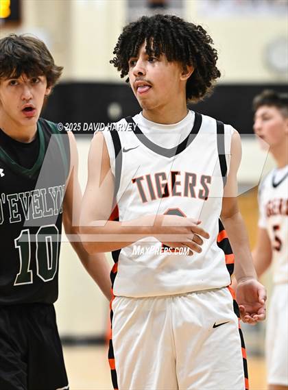 Thumbnail 1 in D'Evelyn @ Lakewood photogallery.