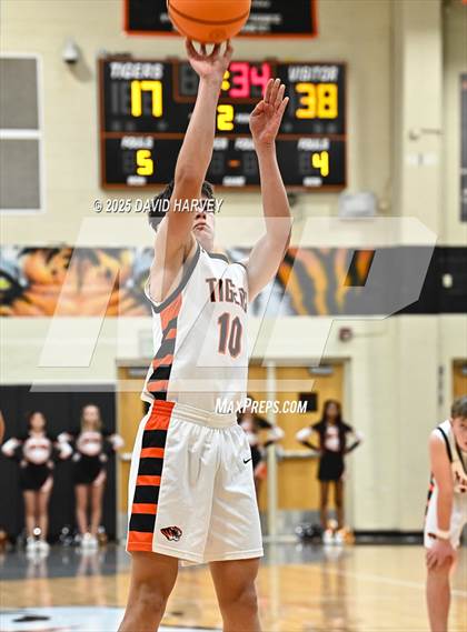 Thumbnail 2 in D'Evelyn @ Lakewood photogallery.