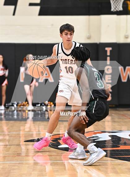 Thumbnail 2 in D'Evelyn @ Lakewood photogallery.