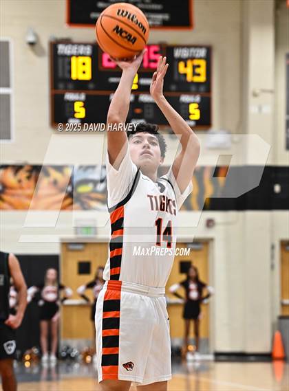 Thumbnail 1 in D'Evelyn @ Lakewood photogallery.