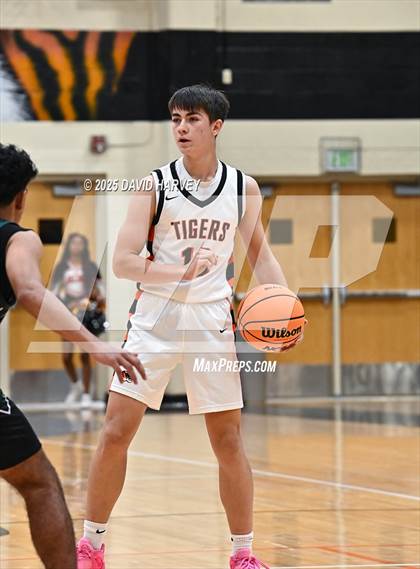 Thumbnail 3 in D'Evelyn @ Lakewood photogallery.