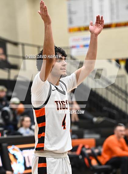 Thumbnail 1 in D'Evelyn @ Lakewood photogallery.