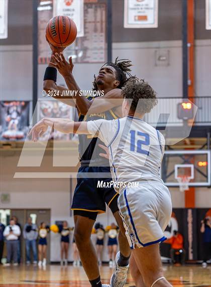 Thumbnail 1 in Quincy vs. O'Fallon(IHSA 4A Sectional Semifinals) photogallery.