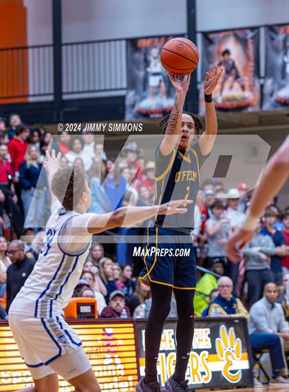 Thumbnail 3 in Quincy vs. O'Fallon(IHSA 4A Sectional Semifinals) photogallery.