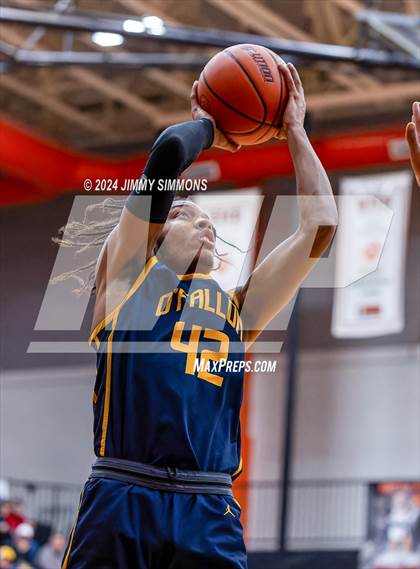 Thumbnail 2 in Quincy vs. O'Fallon(IHSA 4A Sectional Semifinals) photogallery.