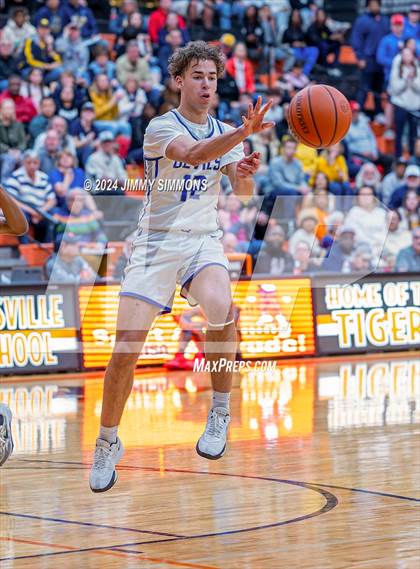 Thumbnail 3 in Quincy vs. O'Fallon(IHSA 4A Sectional Semifinals) photogallery.