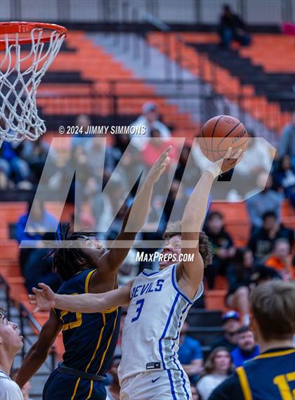 Thumbnail 3 in Quincy vs. O'Fallon(IHSA 4A Sectional Semifinals) photogallery.