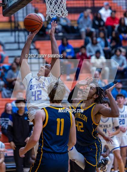 Thumbnail 3 in Quincy vs. O'Fallon(IHSA 4A Sectional Semifinals) photogallery.