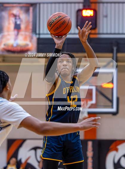 Thumbnail 3 in Quincy vs. O'Fallon(IHSA 4A Sectional Semifinals) photogallery.