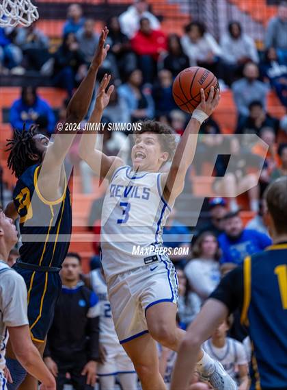Thumbnail 1 in Quincy vs. O'Fallon(IHSA 4A Sectional Semifinals) photogallery.