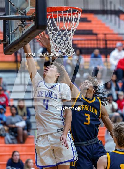 Thumbnail 3 in Quincy vs. O'Fallon(IHSA 4A Sectional Semifinals) photogallery.