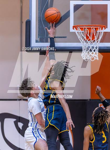 Thumbnail 1 in Quincy vs. O'Fallon(IHSA 4A Sectional Semifinals) photogallery.
