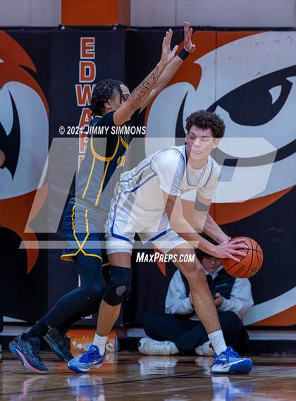 Thumbnail 3 in Quincy vs. O'Fallon(IHSA 4A Sectional Semifinals) photogallery.