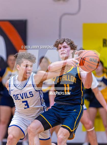 Thumbnail 3 in Quincy vs. O'Fallon(IHSA 4A Sectional Semifinals) photogallery.