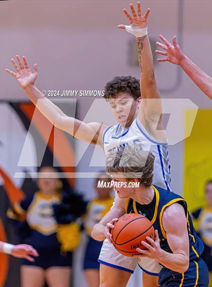 Thumbnail 1 in Quincy vs. O'Fallon(IHSA 4A Sectional Semifinals) photogallery.