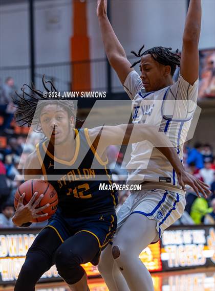 Thumbnail 2 in Quincy vs. O'Fallon(IHSA 4A Sectional Semifinals) photogallery.