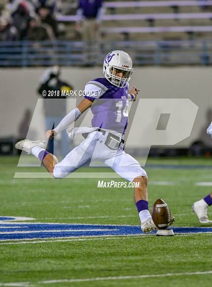 Thumbnail 3 in San Augustine vs. Mason (UIL 2A Semifinal) photogallery.