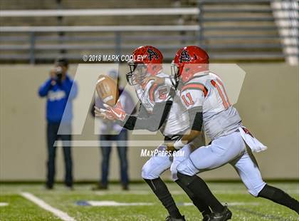 Thumbnail 3 in San Augustine vs. Mason (UIL 2A Semifinal) photogallery.
