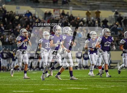 Thumbnail 1 in San Augustine vs. Mason (UIL 2A Semifinal) photogallery.