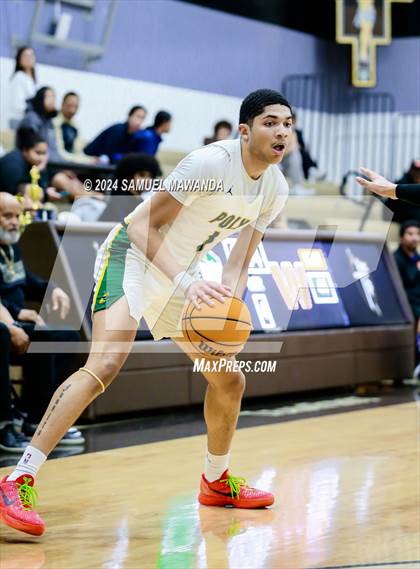 Thumbnail 1 in Westlake vs Long Beach Poly (St. Francis Holiday Hoopfest Tournament Final) photogallery.
